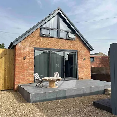 The Pump House Hot Tub Retreat Outskirts Of Leeds * Leeds (West Yorkshire)