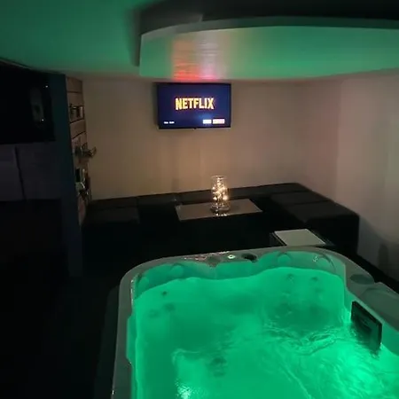 The Pump House Hot Tub Retreat Outskirts Of Leeds * Leeds (West Yorkshire)