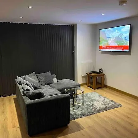 The Pump House Hot Tub Retreat Outskirts Of Leeds * Leeds (West Yorkshire)