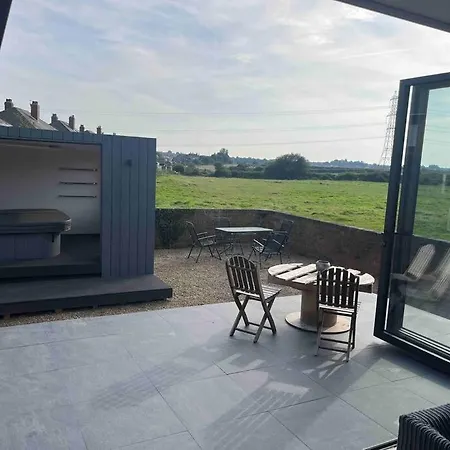 The Pump House Hot Tub Retreat Outskirts Of Leeds