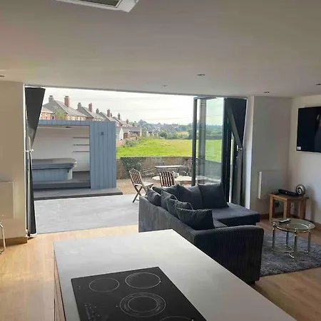 The Pump House Hot Tub Retreat Outskirts Of Leeds Holiday home Leeds (West Yorkshire)